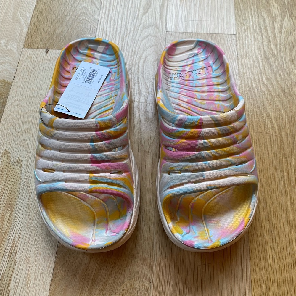 Hoka x Free People recovery slides, size 8